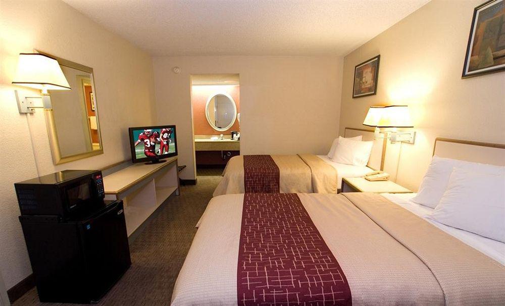 Bay Inn On Busch Tampa Habitación foto